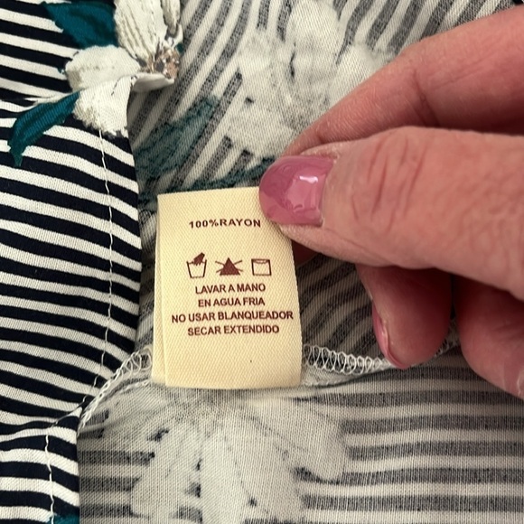 Hem & Thread NWT Women’s Striped Floral Top, Size Large - Picture 9 of 9